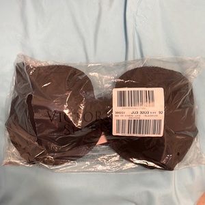 Sold. 4 Brand new and never worn Victoria Secret 32 DDD bra